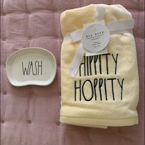 Rae Dunn Soap dish and hand towels